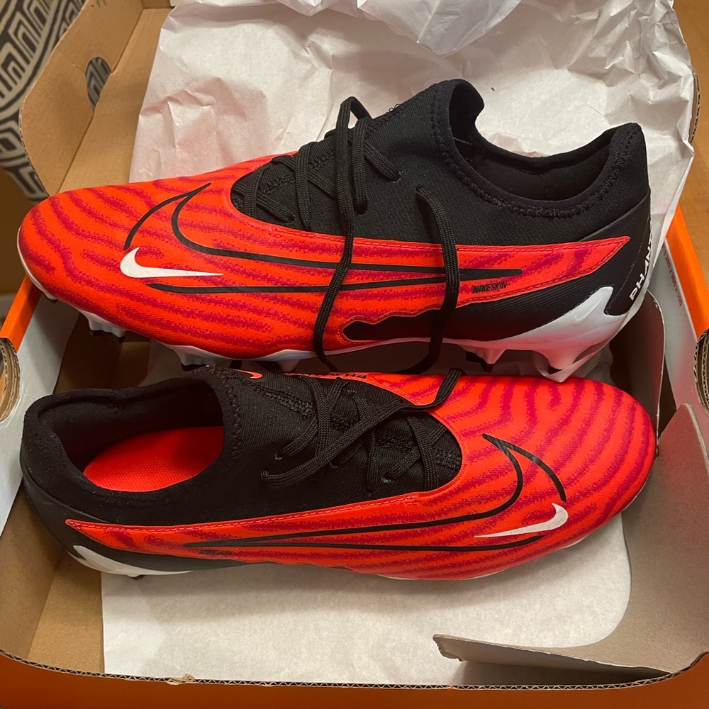 Nike Men’s Phantom GX Pro FG soccer cleats